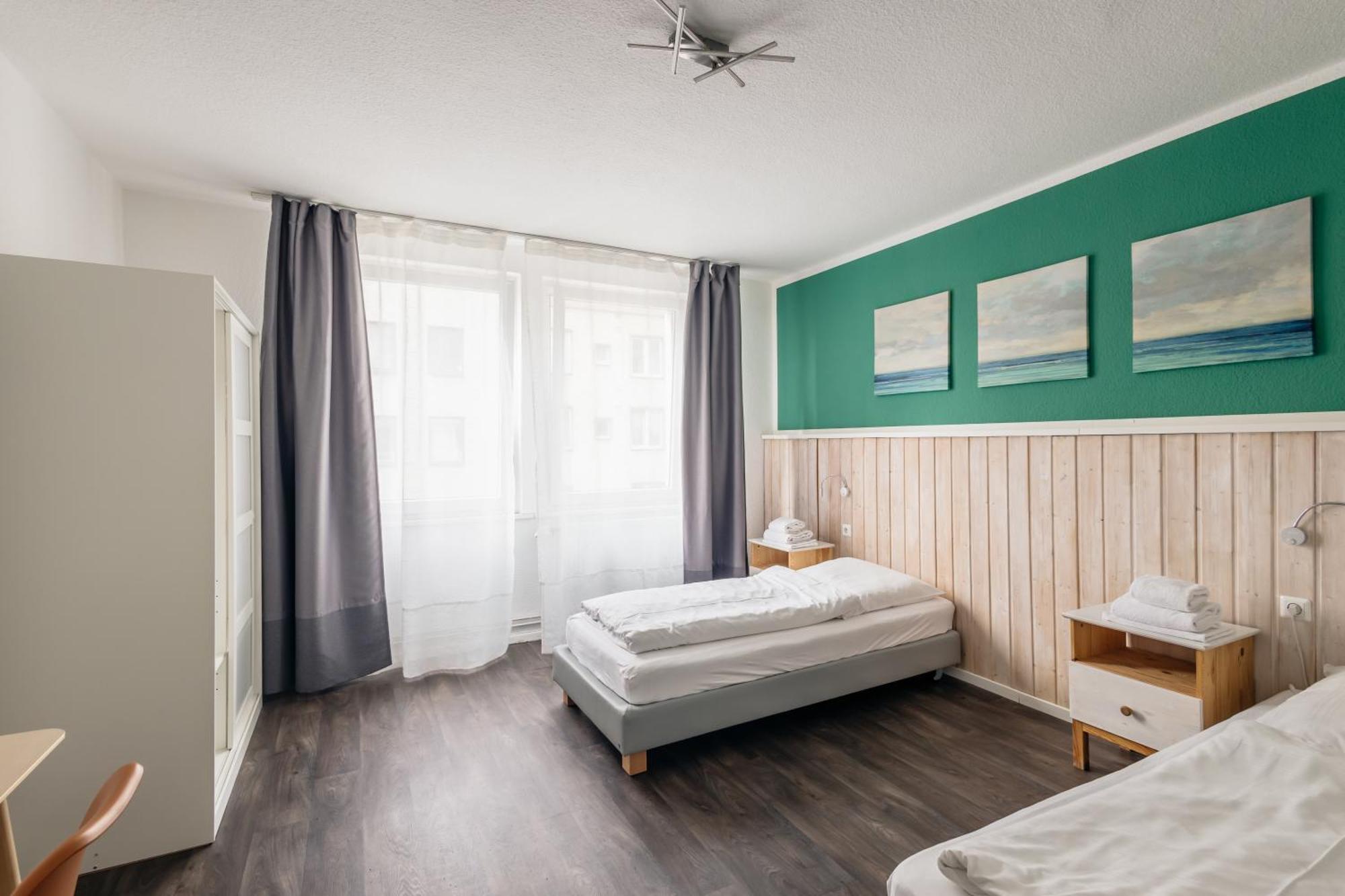 Centrally Located 2-room Apartment *